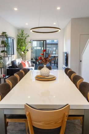 Walk to Riverside Market 4 bed 4 bath with car park, Christchurch